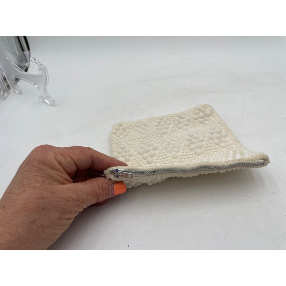 Beaded Cream Vintage Coin Purse Zipper Closure Made In Hong Kong - Picture 5 of 5